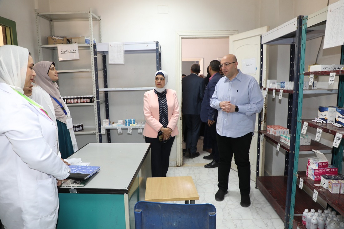 المحافظ يتفقد الخدمات في قرية نعيم